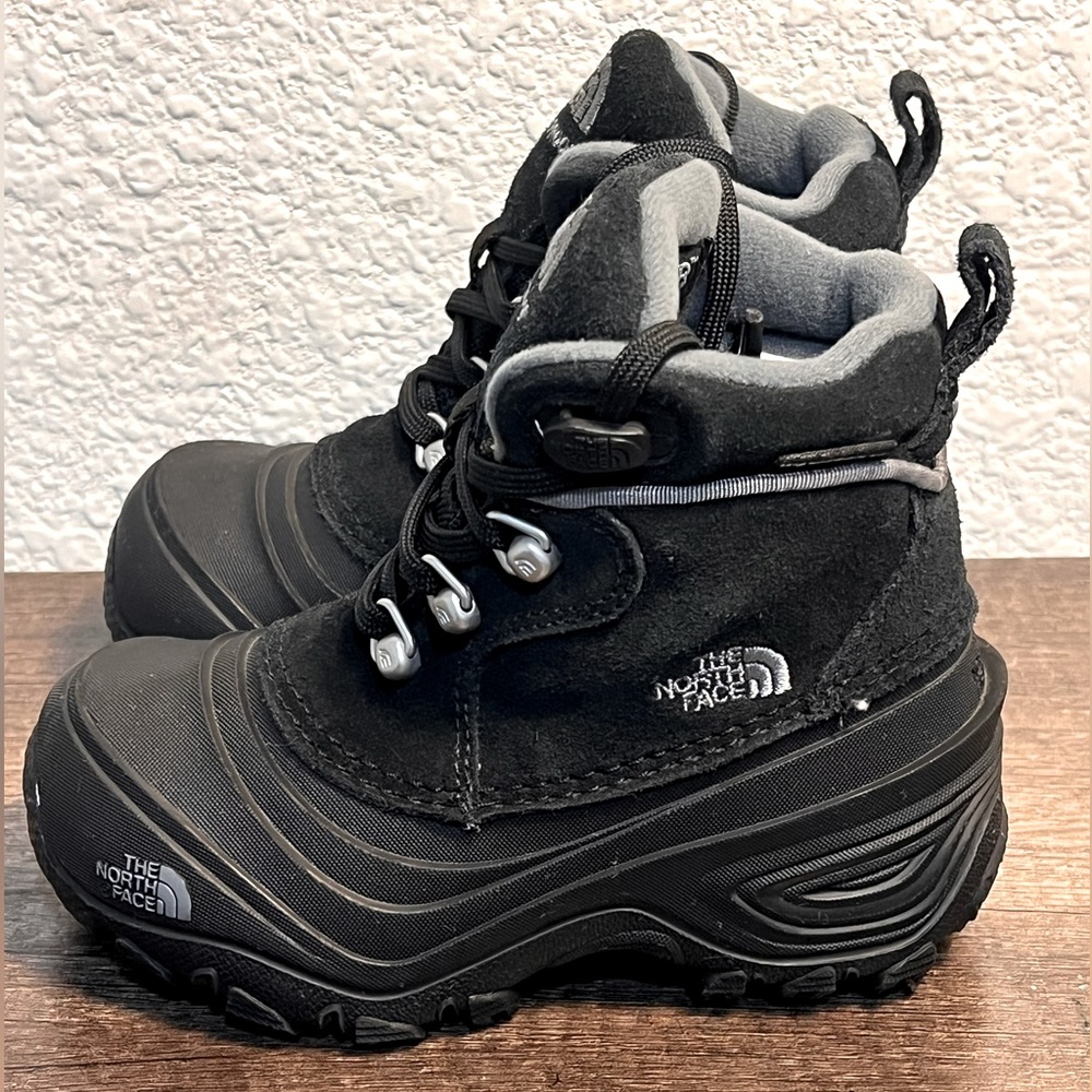 The North Face chilkat kids snow boots size 10 NWOT